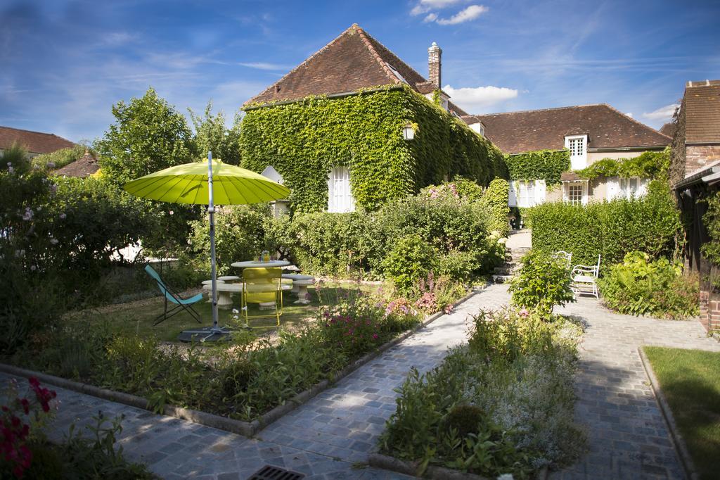 Aux Charmes De Maintenon Exterior foto