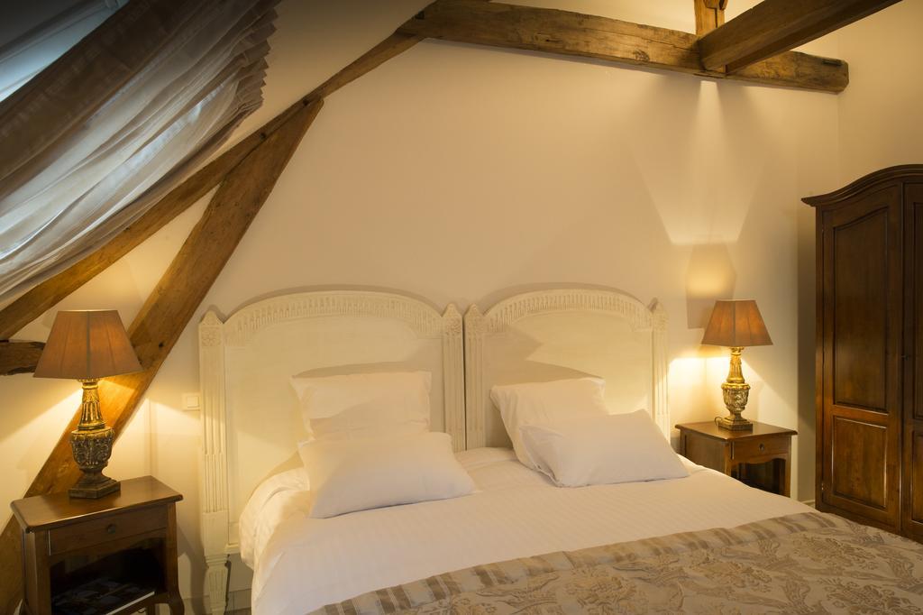 Aux Charmes De Maintenon Exterior foto