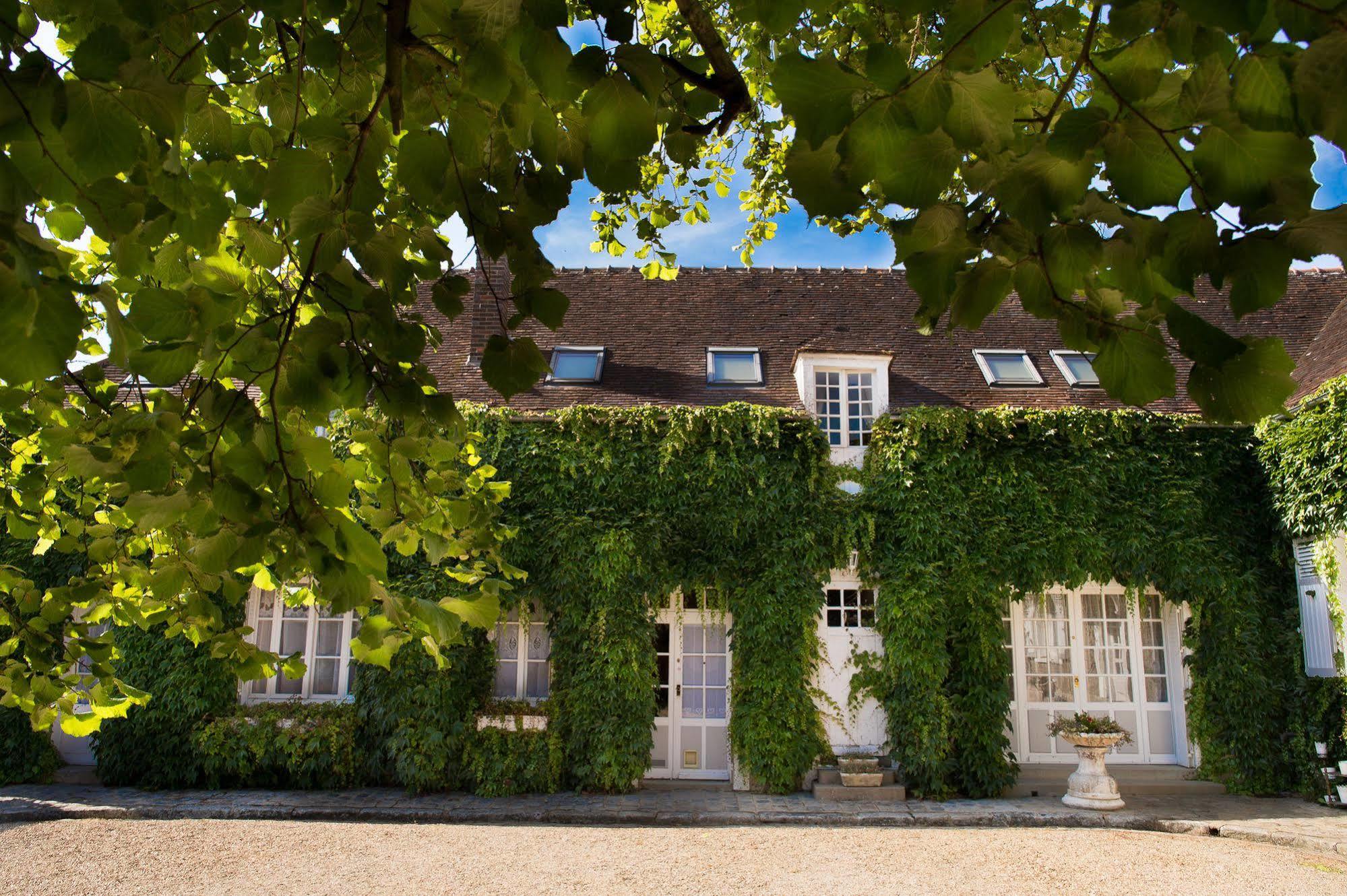 Aux Charmes De Maintenon Exterior foto